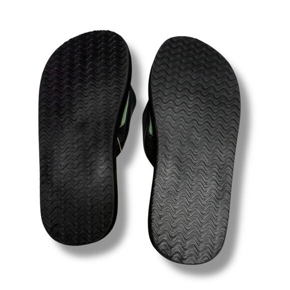 Cat & Jack Black and Green Kids Flip Flops Cal Leaf Print 2/3 - Picture 4 of 4